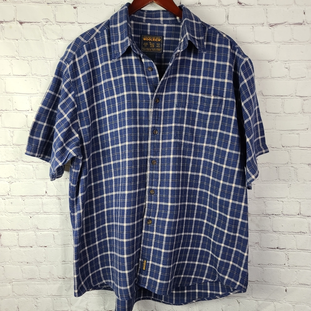 Woolrich. Mens Blue On Blue Short Sleeved button-down shirt. Sz XL.